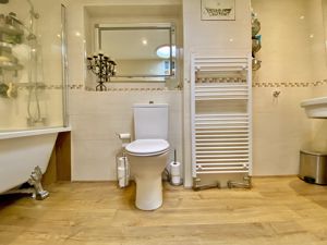 Family Bathroom- click for photo gallery